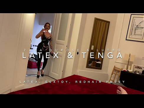 ❤️ Jaruma mai jajayen kaya sanye da rigar latex mai cin duri ❌ Batsa kawai